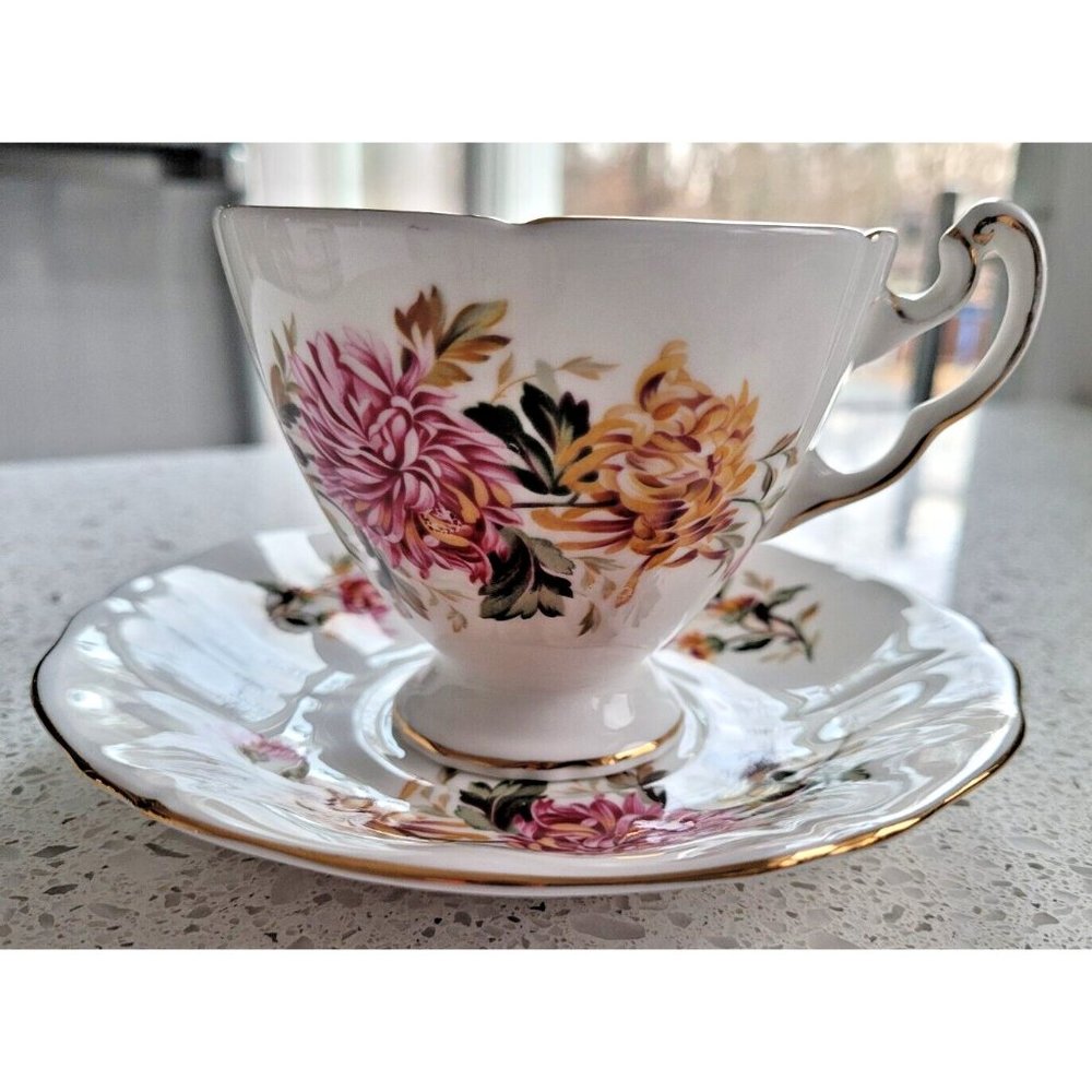 ROYAL ADDERLEY ENGLAND TEA CUP AND SAUCER Chrysanthemum - Picture 3 of 9